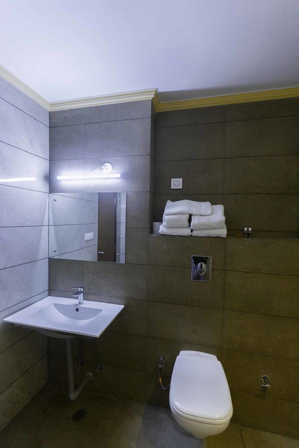 Hotel Kings Regency Drang المظهر الخارجي الصورة